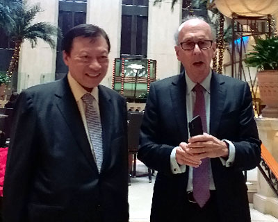 Dr Walter Kwok Ping-sheung and Professor Stephen Roach Dr Walter Kwok Ping-sheung and Professor Stephen Roach